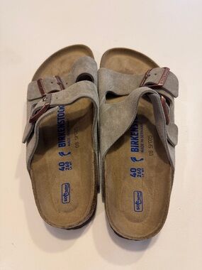 Birkenstock Arizona Suede Two-Strap Sandals Sz L9 M7.  NWOB. Box42